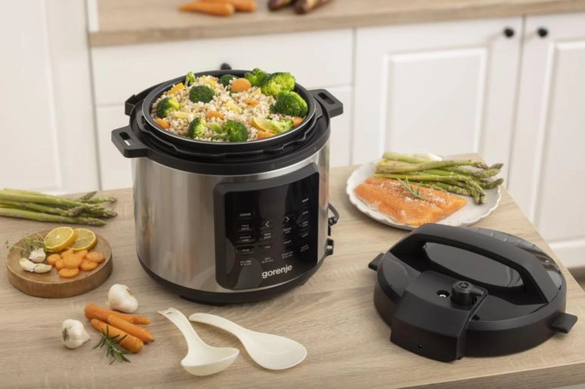 Gorenje Višenamenski uređaj za kuvanje GMC6SBK