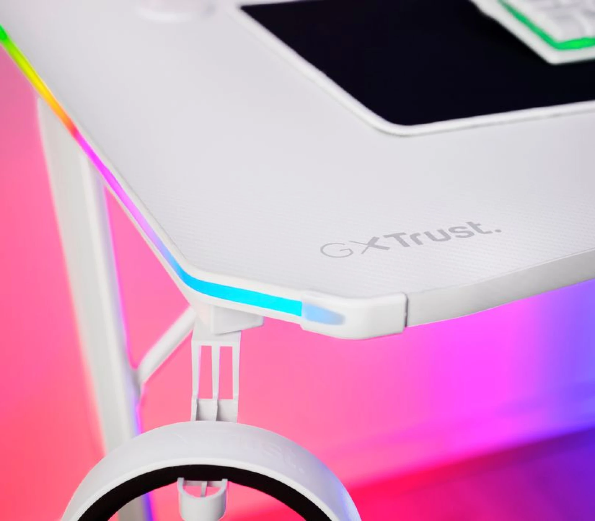 GXT709W LUMINUS RGB GEJMERSKI STO (25328)