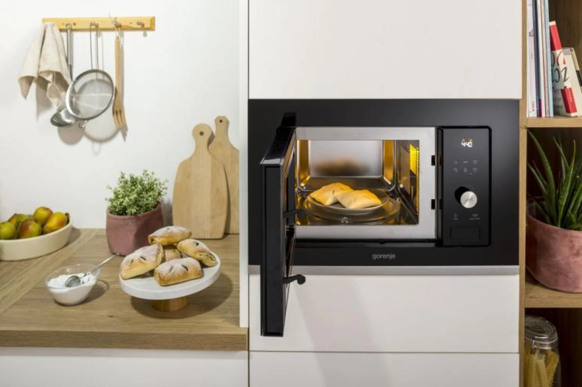 Gorenje Ugradna mikrotalasna rerna BM201AG1BG