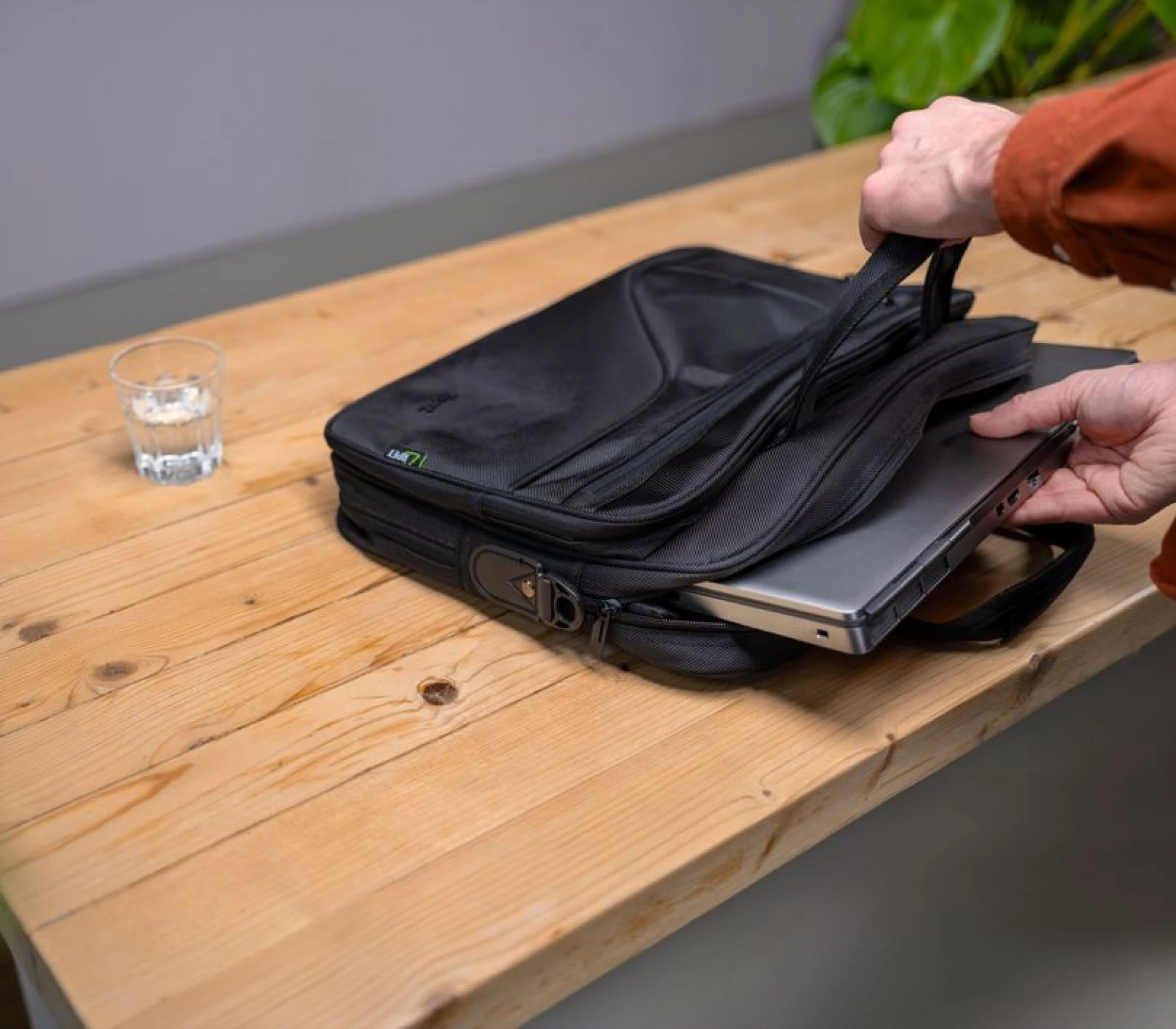Trust Torba za laptop Sydney 16" crna