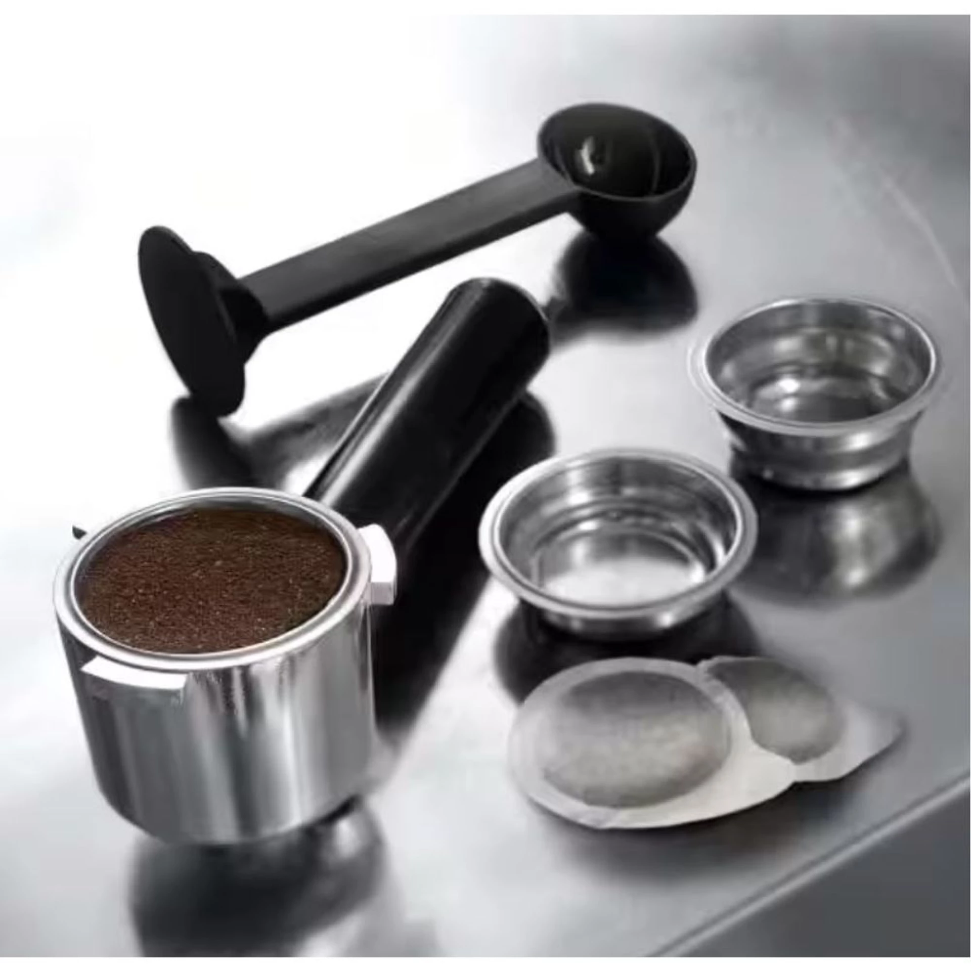 DeLonghi Aparat za espresso kafu EC685.W 